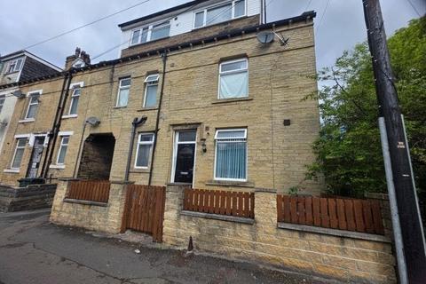 4 bed property, in Dirkhill Road, £165,000