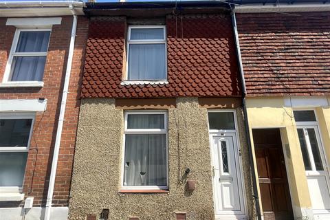 2 bed property, in Boulton Road, £225,000