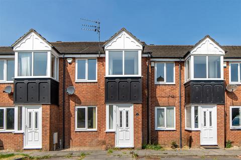 3 bed property, in Friars Way, £120,000