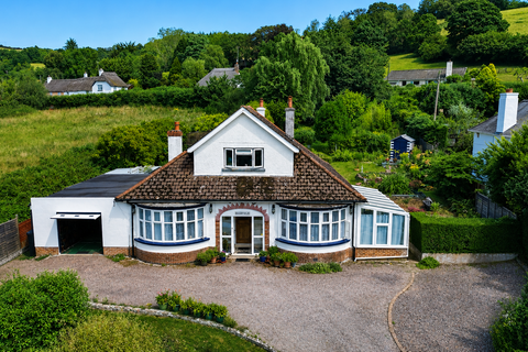 5 bed property, in Bickleigh, £599,995
