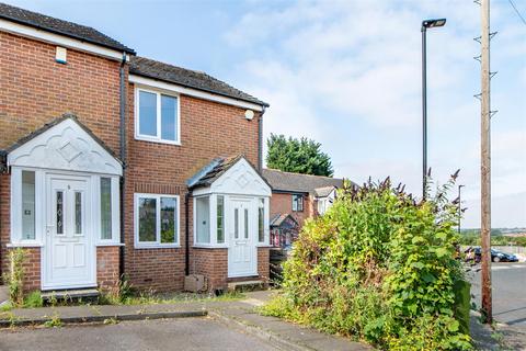2 bed property, in Abbotsmeade Close, £110,000