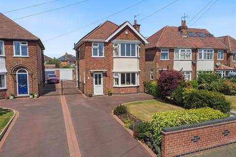 3 bed property, in Chetwynd Road, £310,000