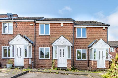 2 bed property, in Abbotsmeade Close, £120,000