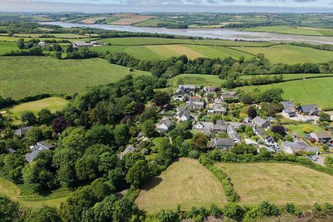 4 bed property, in Trevanson, £290,000
