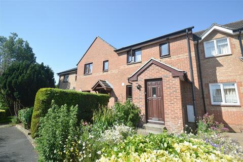 2 bed property, in The Finches, £220,000