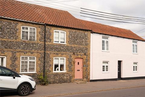 2 bed property, in High Street, £220,000