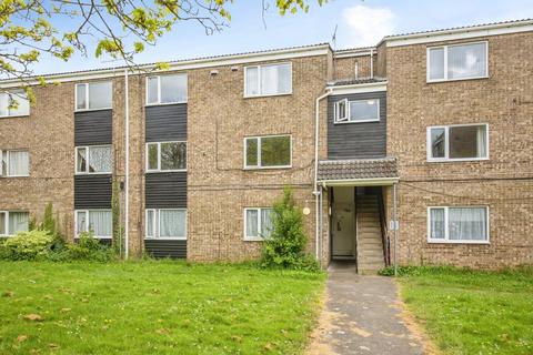 2 bed property, in Emmanuel Close, £140,000