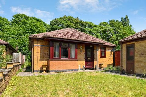 2 bed property, in Birchwood Park, £240,000