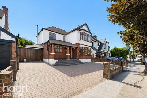 4 bed property, in Lake Rise, £1,000,000