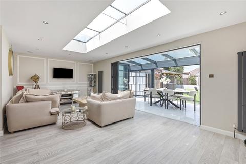 3 bed property, in Shirehall Road, £575,000