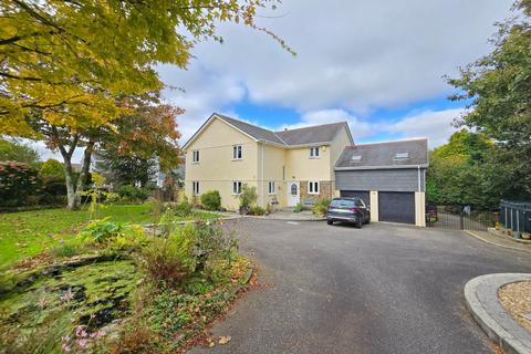 4 bed property, in Lanyon Court, £650,000