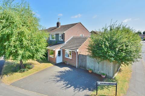3 bed property, in Holliers Close, £525,000