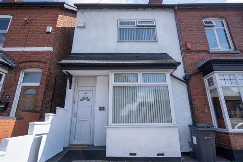 2 bed property, in Church Road, £195,000