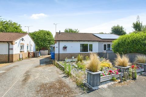 2 bed property, in Thorness Close, £135,000