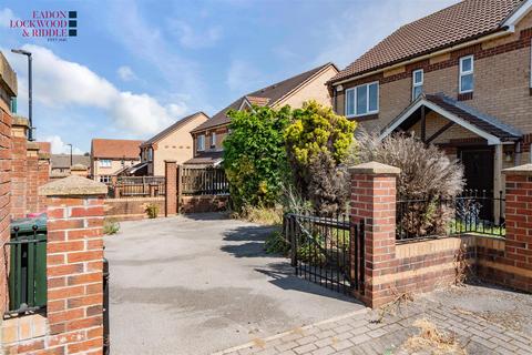 2 bed property, in Cherry Brook, £150,000