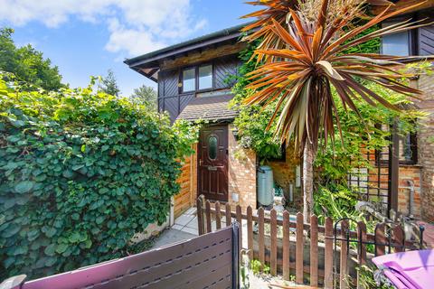 2 bed property, in Friars Mead, £650,000