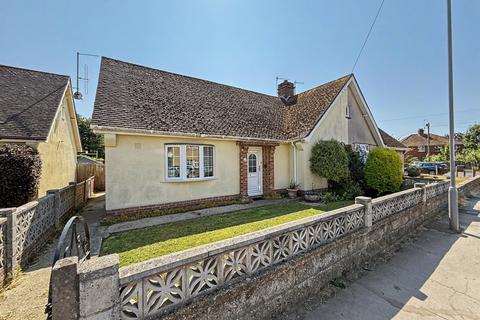 2 bed property, in Bridport, £300,000