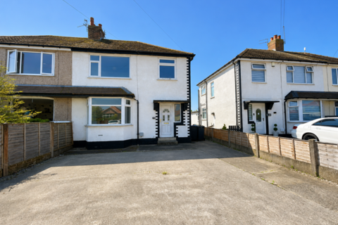 3 bed property, in Cumberland Avenue, £165,000