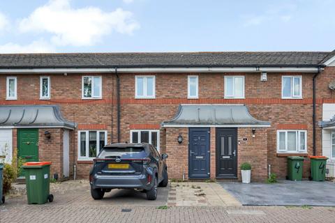 2 bed property, in Widgeon Close, £400,000