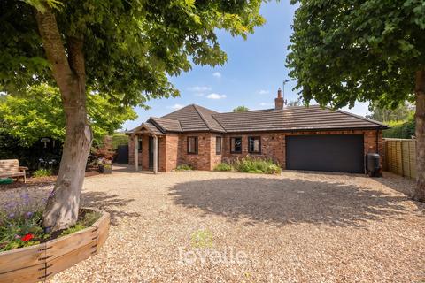 3 bed property, in Templemans Lane, £465,000
