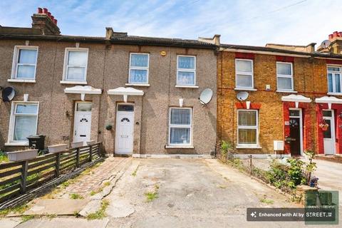 4 bed property, in Chester Road, £525,000