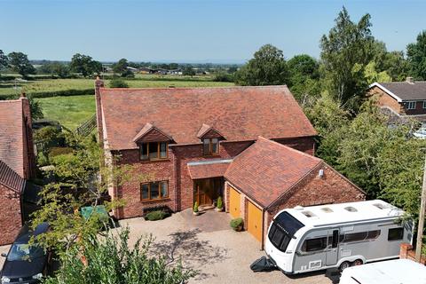 4 bed property, in Horsemans Green, £550,000