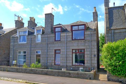 2 bed property, in 17 Bedford Place, £108,000