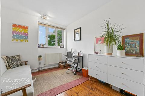 2 bed property, in Albion Road, £475,000