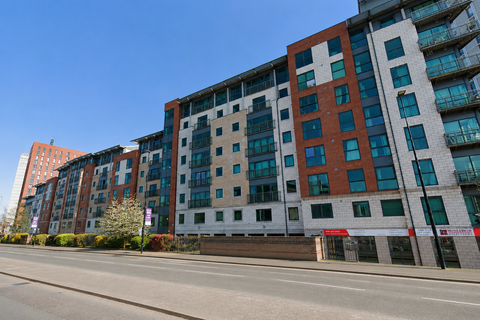 2 bed property, in Apartment 167, £115,000