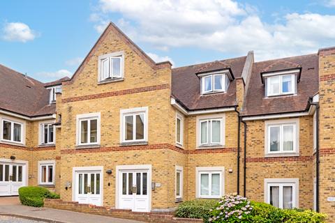 2 bed property, in Priory Court, £275,000