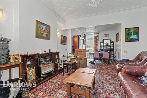 3 bed property, in Lawn Terrace, £120,000