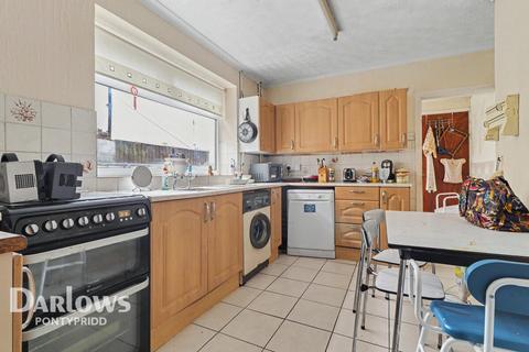 3 bed property, in Lawn Terrace, £120,000