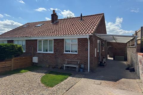 2 bed property, in Castle Road, £230,000