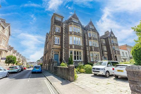 2 bed property, in Clifton Down Road, £495,000
