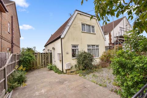 2 bed property, in 21 Elm Road, £170,000
