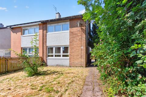 2 bed property, in Carntyne Place, £130,000