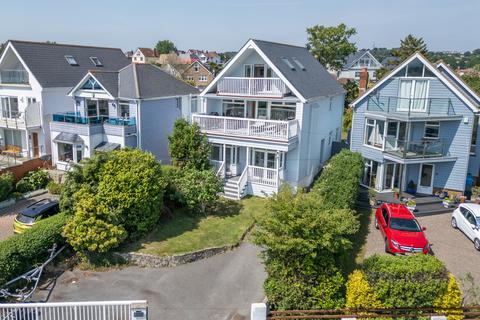 5 bed property, in Whitecliff Road, £1,295,000