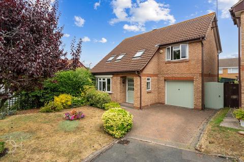 4 bed property, in St. Marks Close, £325,000