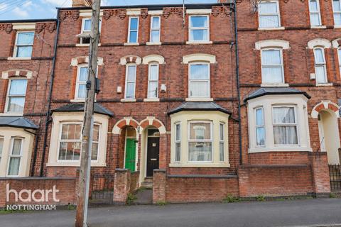 5 bed property, in Maples Street, £280,000