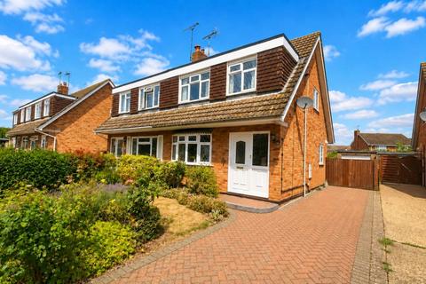 3 bed property, in Farthings Went, £280,000