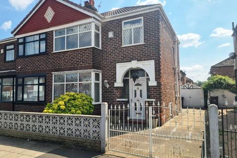 3 bed property, in Manchester Road, £210,000