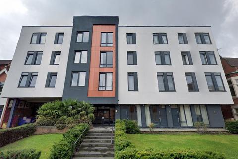 2 bed property, in Queens Road, £142,000