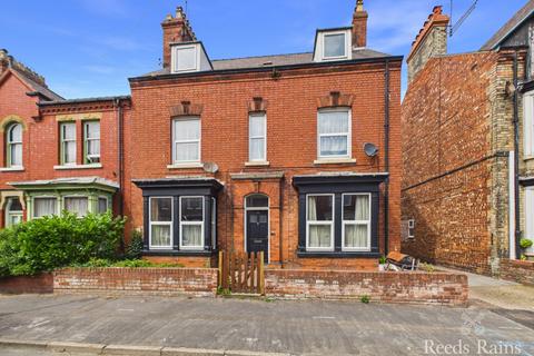 5 bed property, in Richmond Street, £180,000