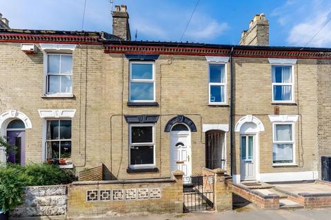 2 bed property, in Bury Street, £260,000