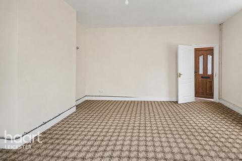 4 bed property, in New Bridge Street, £300,000