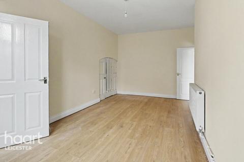 4 bed property, in New Bridge Street, £300,000