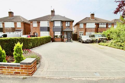 3 bed property, in Ronald Grove, £330,000