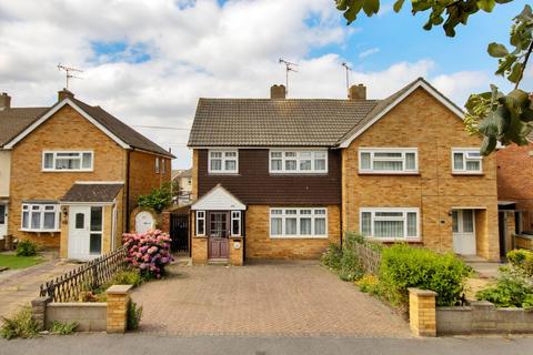 3 bed property, in Tennyson Walk, £375,000