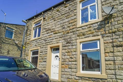 2 bed property, in Albert Terrace, £105,000