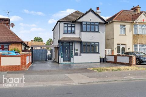 3 bed property, in Upminster Road North, £625,000